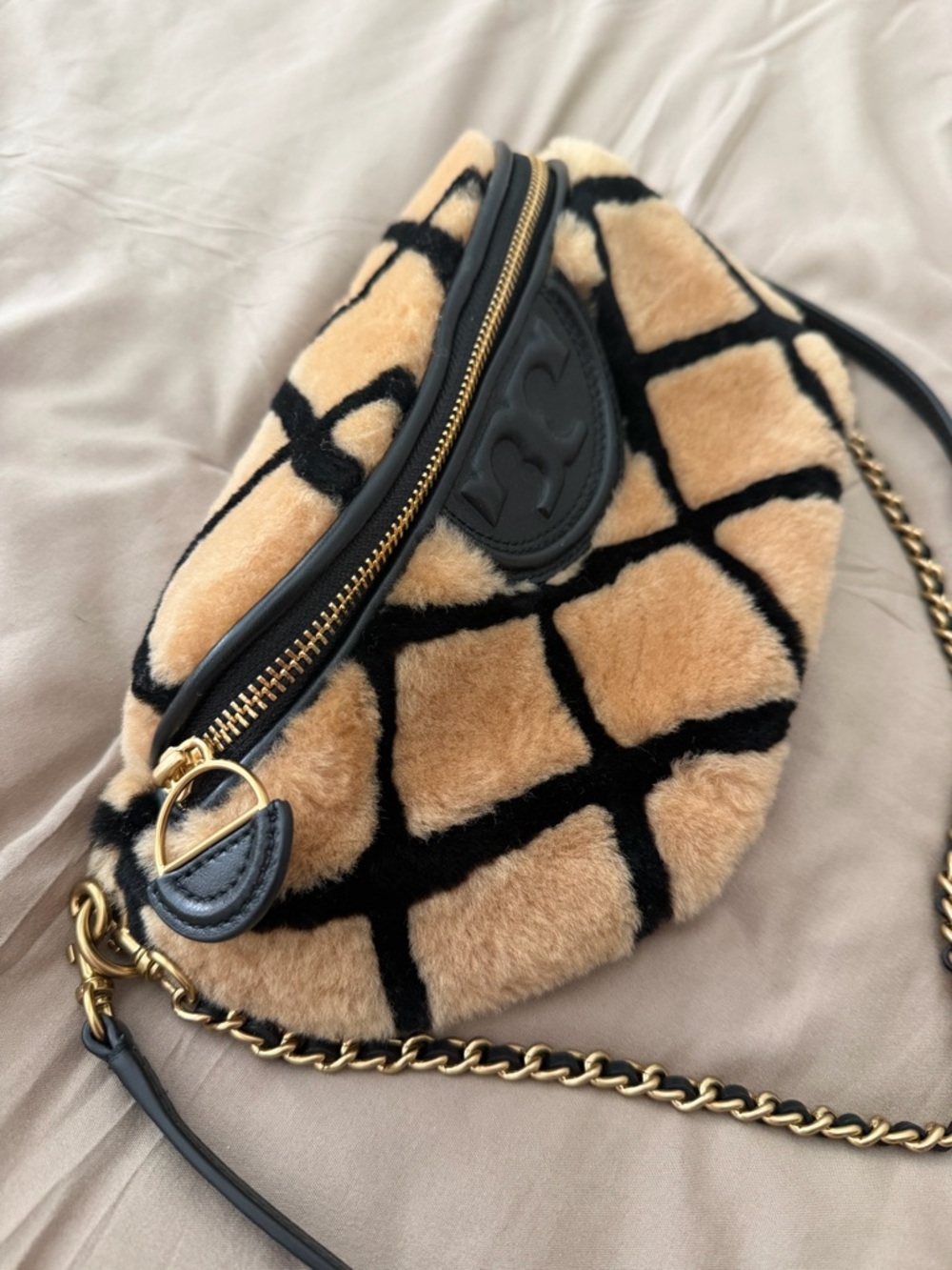 Tory Burch Fleming Shearling Crossbody Belt Bag - Picture 8 of 11